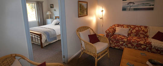 Havelock accommodation Marlborough - modern self-contained unit with expansive rural vistas close to the Marlborough Sounds