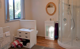 Havelock accommodation Marlborough - modern self-contained unit with expansive rural vistas close to the Marlborough Sounds