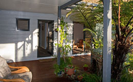 Havelock accommodation Marlborough - modern self-contained unit with expansive rural vistas close to the Marlborough Sounds